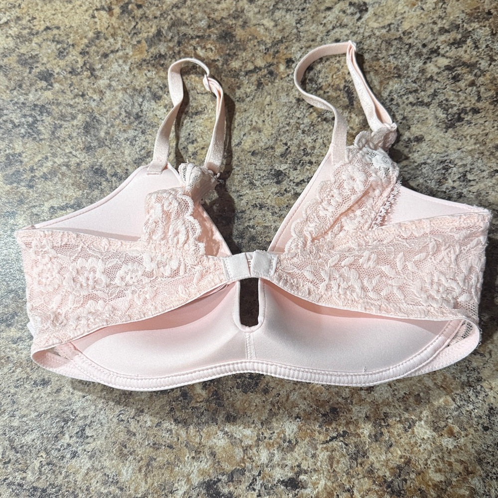 NWOT Victoria’s Secret Sexy Tee Smooth Lacie Wireless push-up bra - Picture 3 of 4